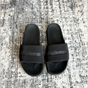 Like New Lululemon Restfeel Women’s Slides